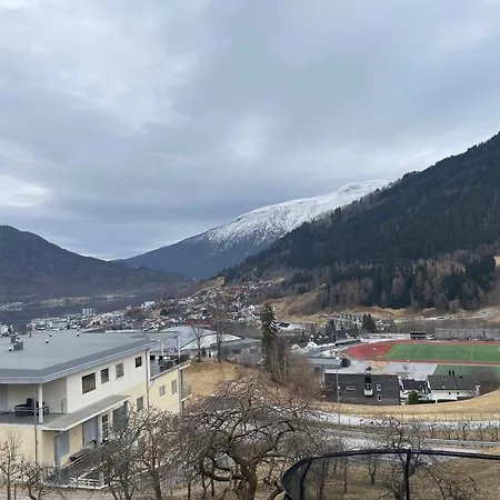 Cheerful Townhouse, With Outdoor Area Sogndal