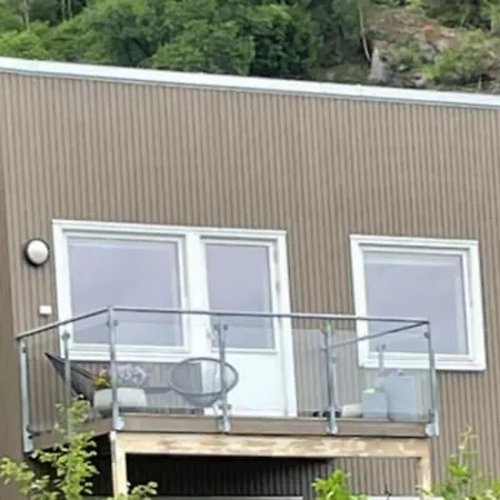 Cheerful Townhouse, With Outdoor Area Apartment Sogndal